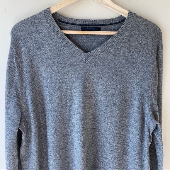 Banana Republic Extra Fine Merino Wool Gray V-Neck Sweater Sz L - Picture 2 of 8